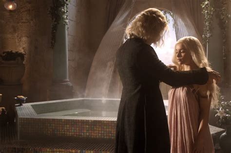 After a talk from her teacher, Daenerys finally has the courage to take over in the bedroom. #gameofthrones